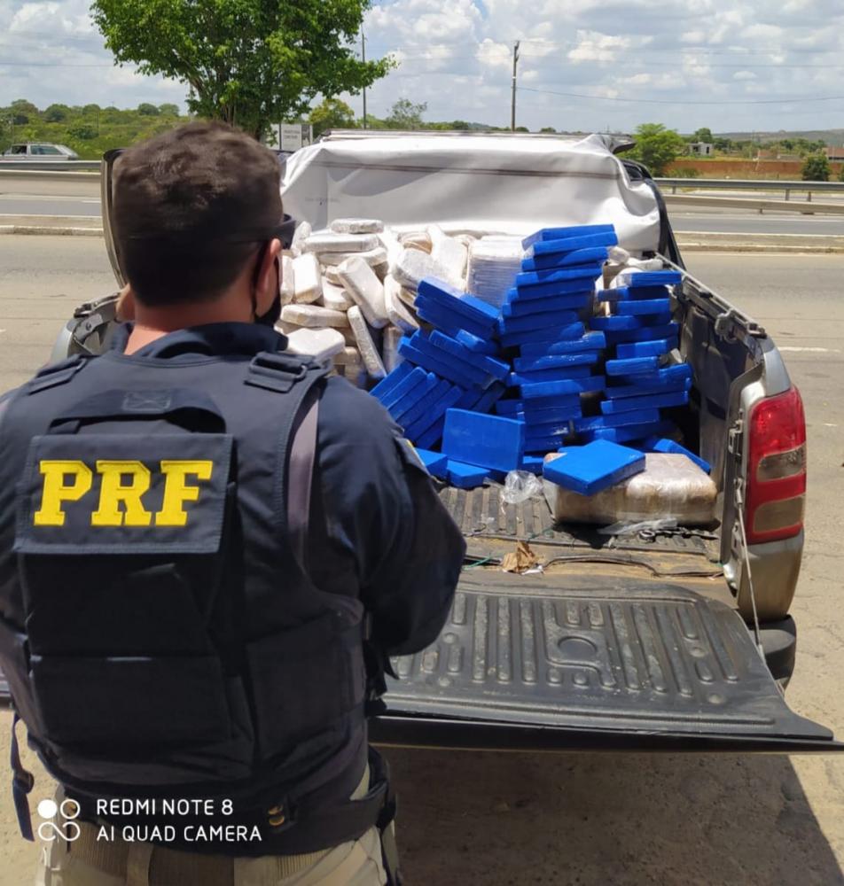 PRF apreende quase 500 kg de pasta base de cocaína e mais 50 kg de cocaína em Feira de Santana