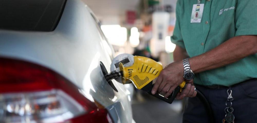 Governo discute congelamento temporário de preços de combustíveis