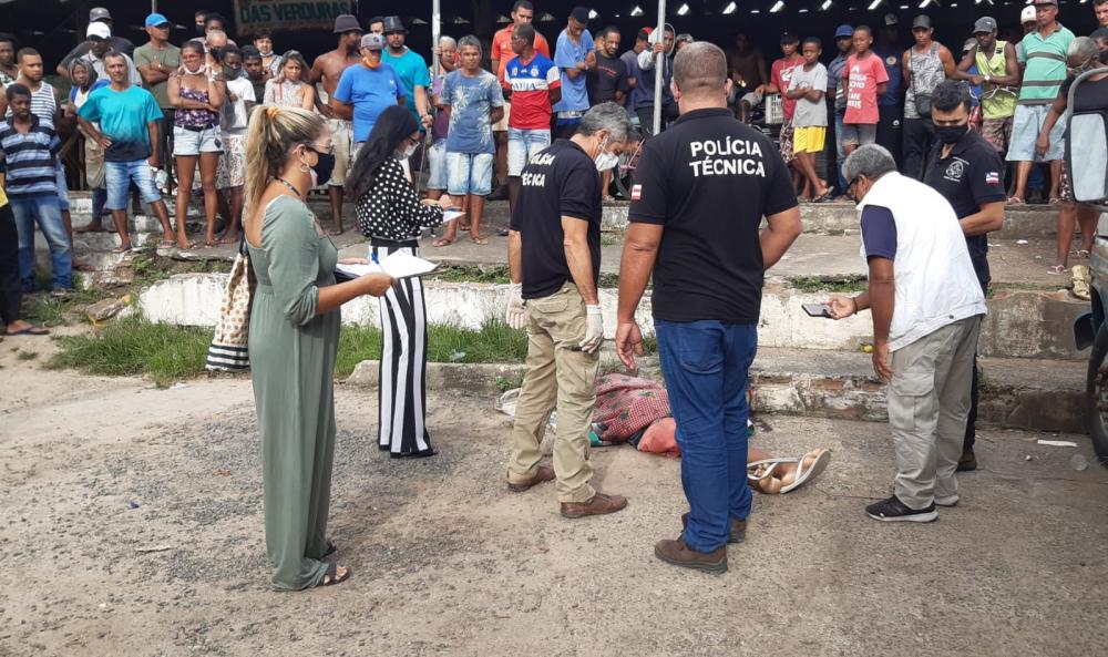 Jovem é morto no Centro de Abastecimento em meio a grande movimento de pessoas ,más ninguém viu nada.