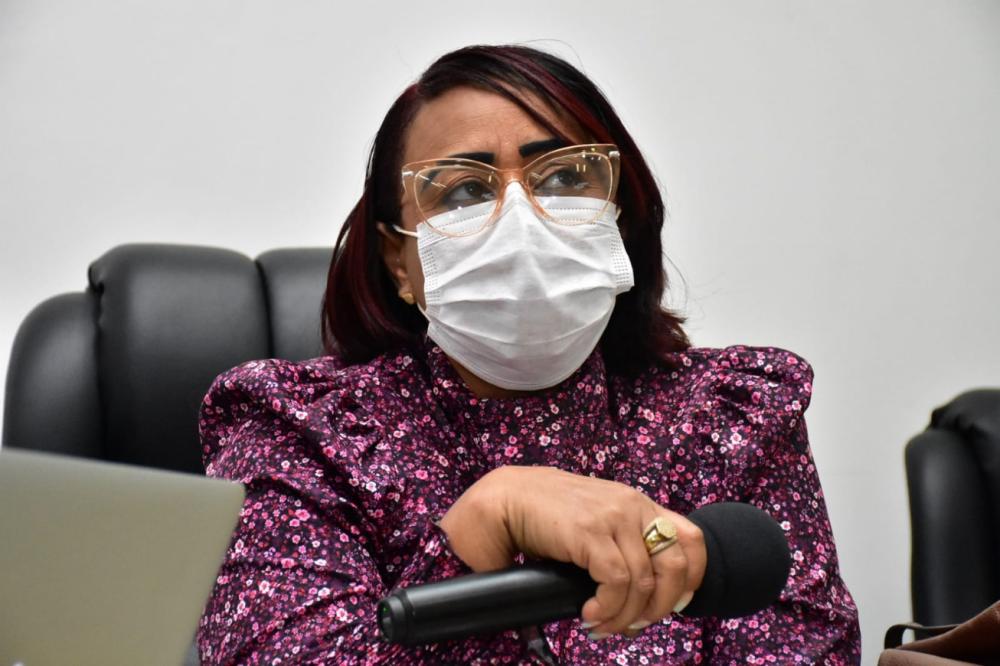 Câmara de Feira recorre à Justiça e solicita perícia do celular corporativo da assessora de gabinete de Colbert Martins