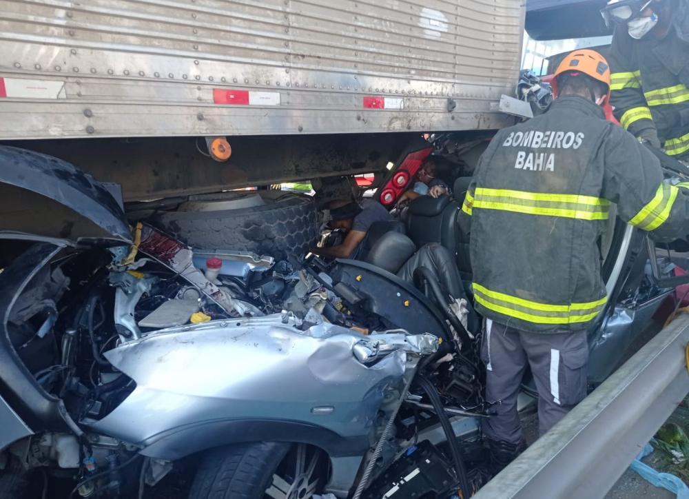 Grave acidente deixa 3 mortos e 4 feridos na Br 116 Sul na Bahia