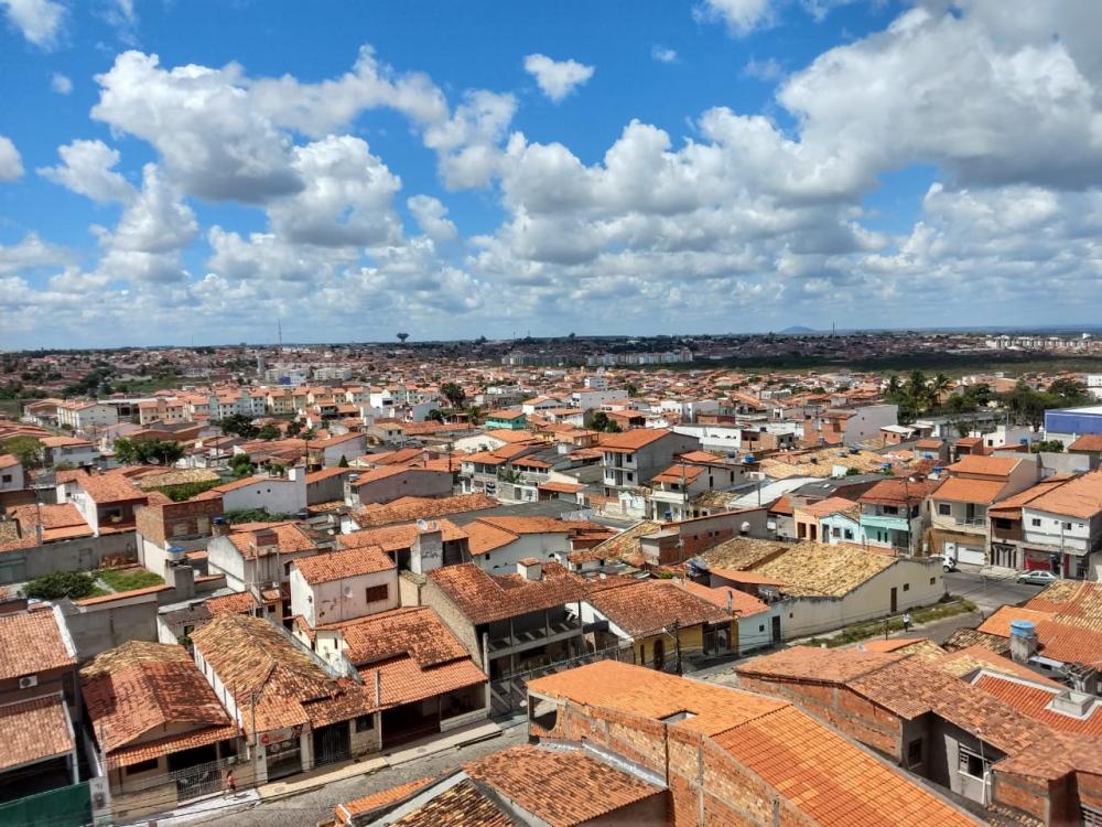 Feira apura 4 variantes de coronavírus e estuda volta de barreiras sanitárias