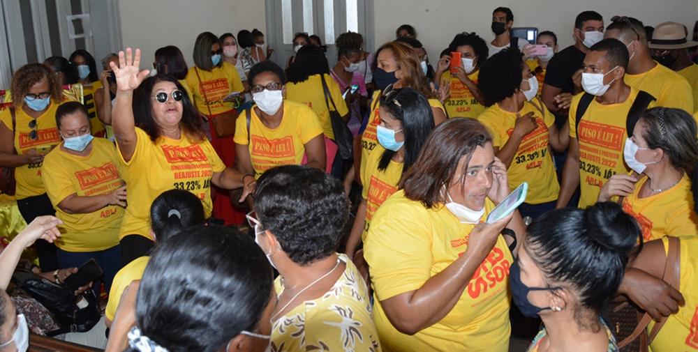 Prefeitura de Feira pede na Justiça suspensão da greve de professores