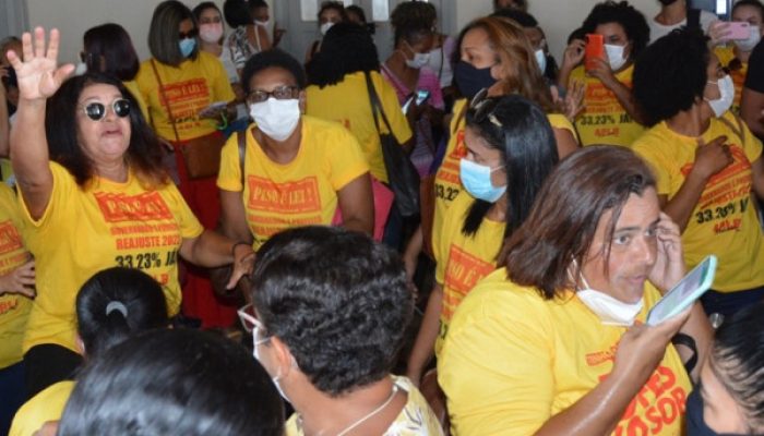 Professores suspendem greve temporariamente em Feira de Santana