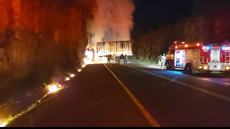 Bandidos atacam batalhão da PM, atiram em policiais e fazem reféns durante tentativa de assalto