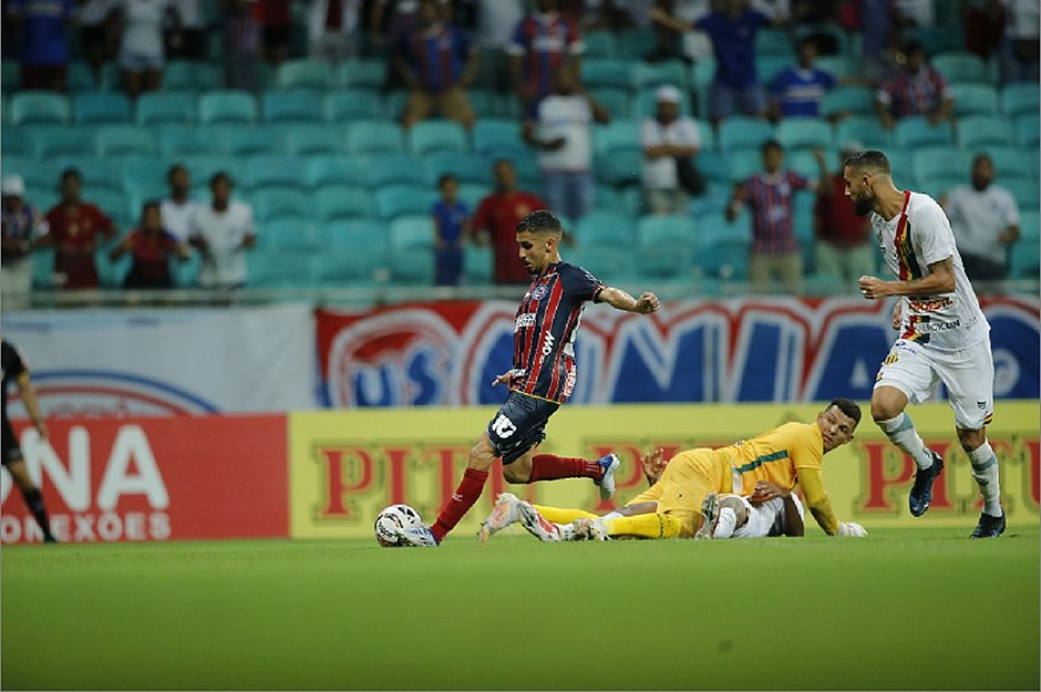 Bahia vence Sampaio Correa na Fonte Nova e segue na liderança