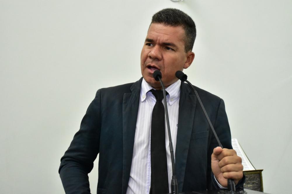 Vereador Pedro Cicero denuncia falta de atendimento na UPA do Clériston 