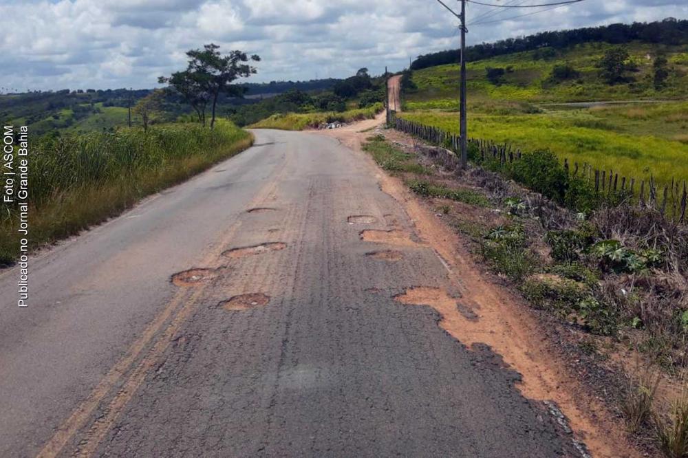 Rui assina ordem de serviço para recuperação de estrada e autoriza construção de escola e obras de urbanização em Conceição do Jacuípe