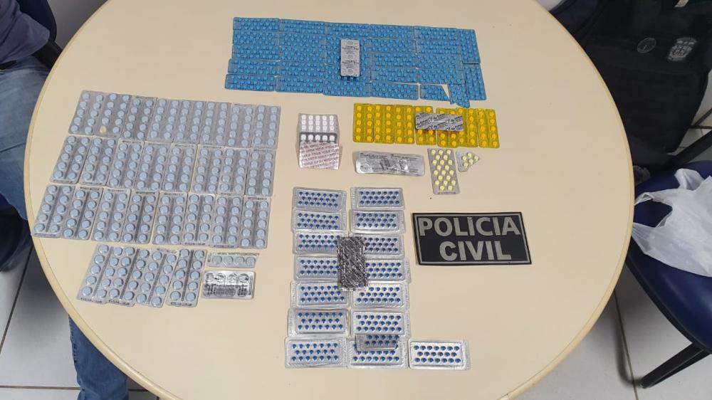 Preso comerciante com cigarros e medicamentos contrabandeados em Feira de Santana.