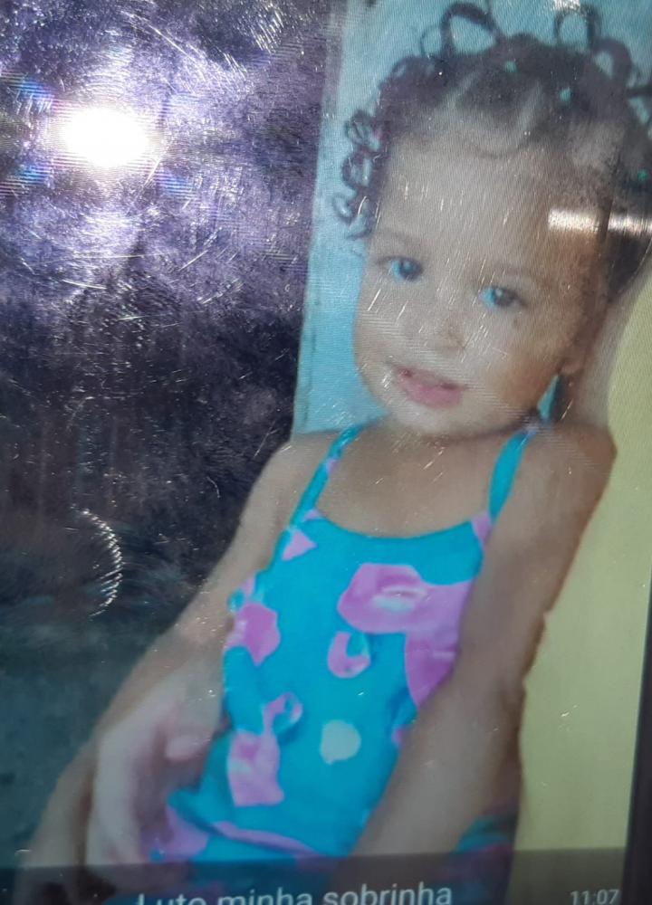 Mulher mata filha de 2 anos afogada em tanque de lavar roupas