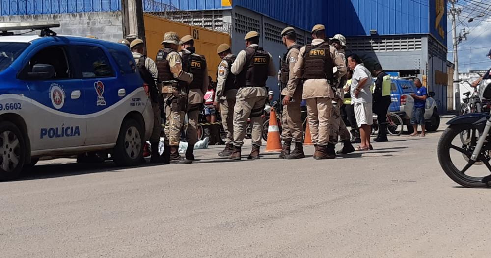 Duas mulheres morrem ao bater moto em posto depois de serem assaltadas