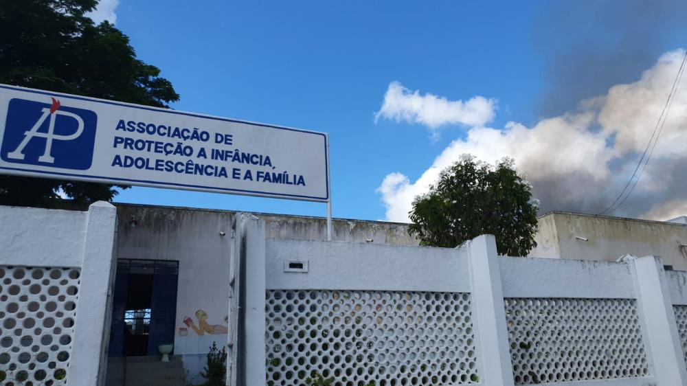 Associação de Proteção a Infância é atingida por fogo.