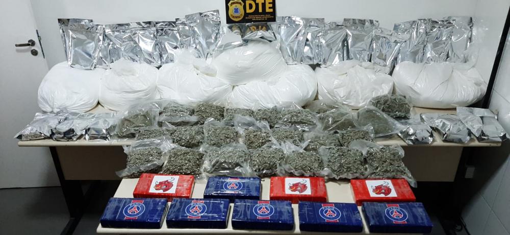 Polícia Civil apreende mais de 140 kg de maconha e cocaína em Feira de Santana:5 pessoas foram conduzidas.