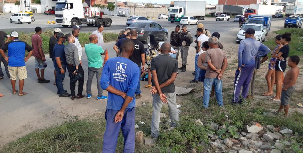 Caminhoneiro é morto durante assalto na Avenida Eduardo Frós da Mota
