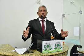 Silvio Dias apresenta projeto que solicita a retirada da vidraça do plenário