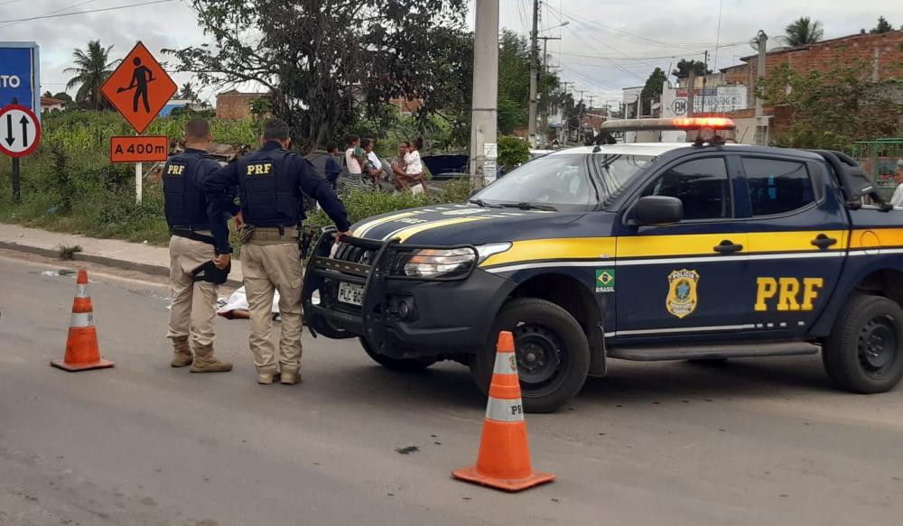 Ciclista morre após choque com carreta na Avenida Contorno.