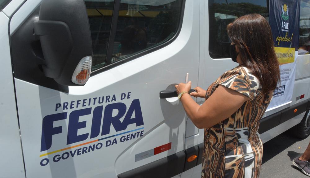  Associação de Pais e Amigos dos Excepcionais ganha veículo através de emenda parlamentar