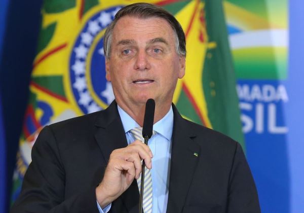 Bolsonaro sanciona lei que aumenta gastos com propaganda em ano eleitoral