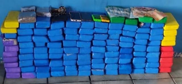 116 tabletes de maconha apreendidos na BA 502 pela Policia Rodoviária Estadual