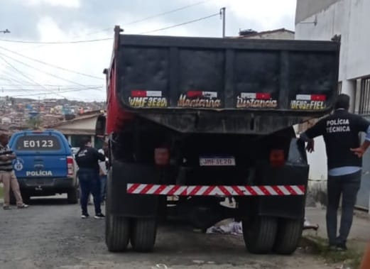 Caçambeiro é executado na porta de casa no bairro Gabriela.