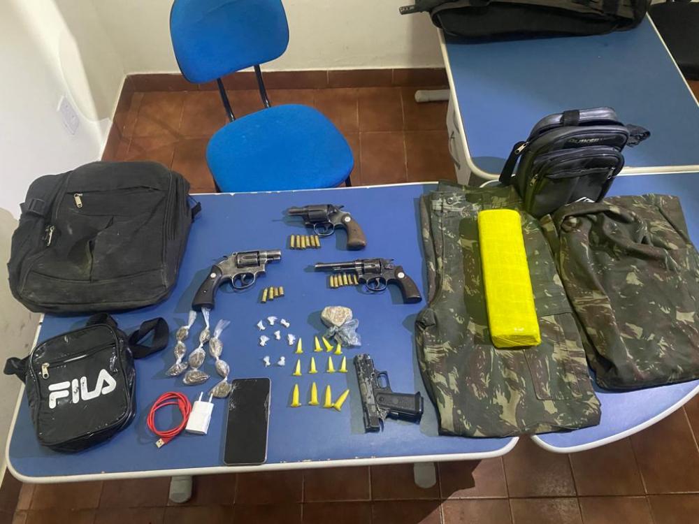 Três suspeitos por tráfico de drogas morreram em troca de tiros com Policiais Militares em Santa Bárbara 