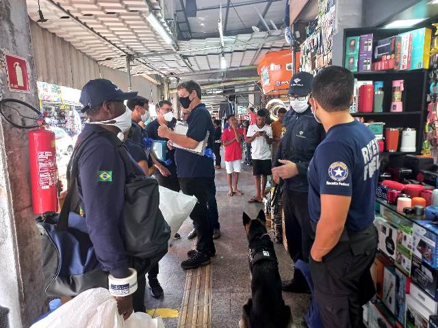 Receita Federal e PRF fazem operação de busca e apreensão de cigarros eletrônicos no Feiraguay