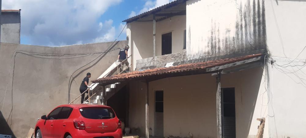 Comerciante é executado com cinco tiros dentro de casa.