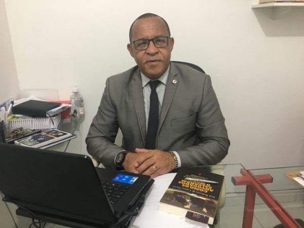 Mulher condenada ha 18 anos por matar namorado com 59 facadas ganha liberdade