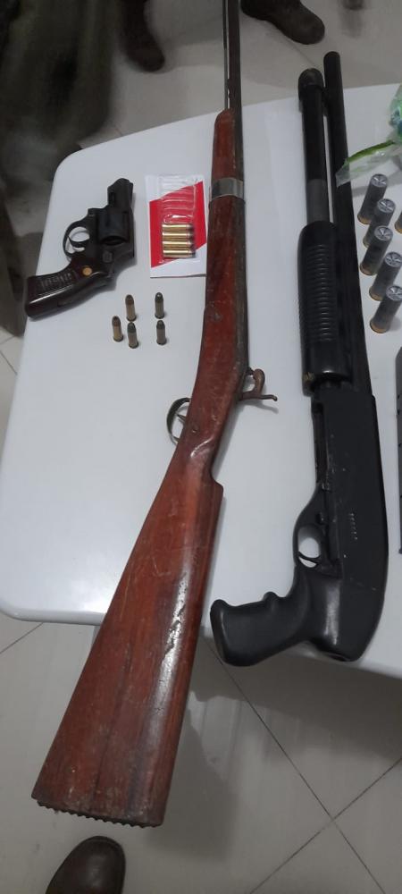PM apreende armas de grosso calibre em Tanquinho