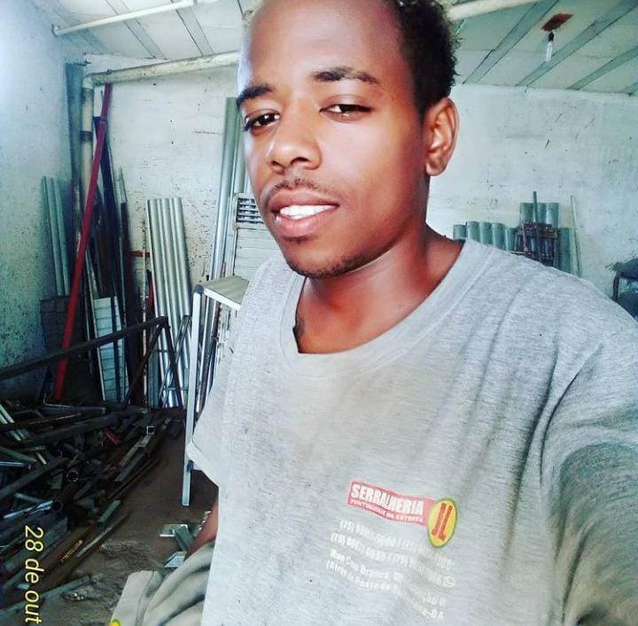 Homem de 23 anos é assassinado na porta de casa no bairro Conceição