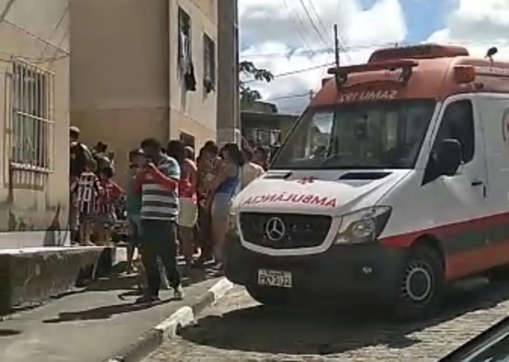 Idosa morre após cair de quarto andar no bairro Mangabeira.