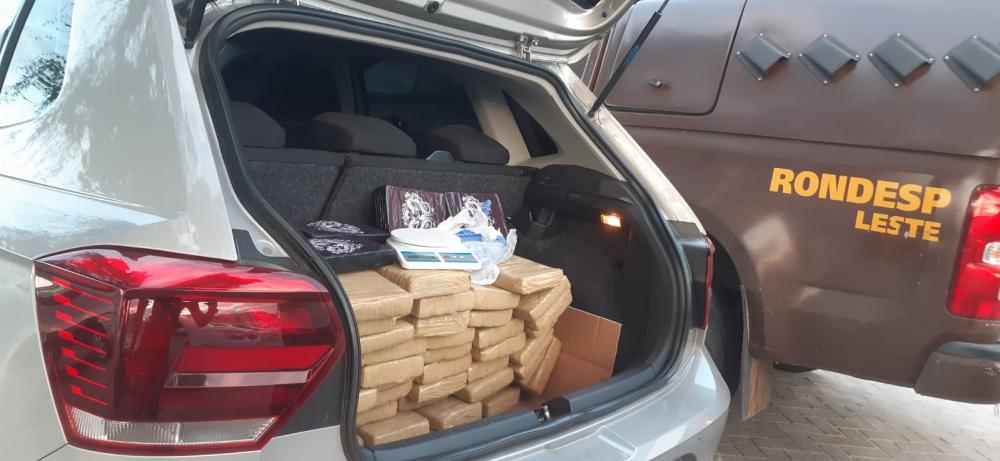 Rondesp prende foragido da justiça com maconha e cocaína no Papagaio