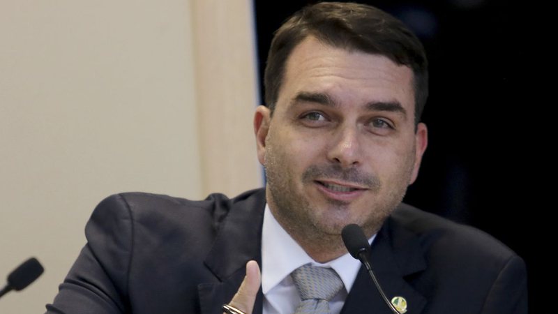 Flávio Bolsonaro critica falas de Lula contra agronegócio: 