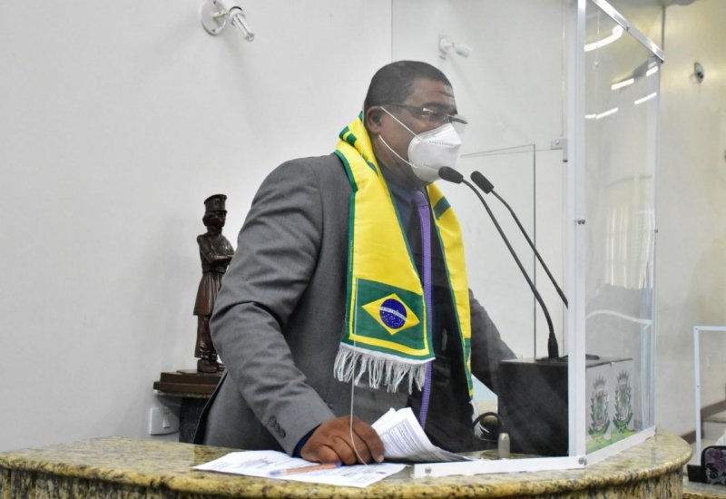 Paulão diz ter fotos de irregularidade em doação de cesta básica, leite e água, envolvendo o secretário Pablo Roberto