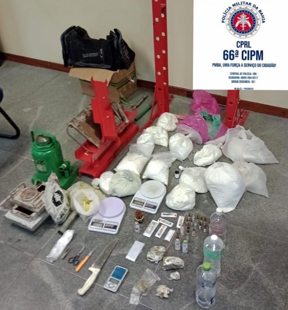 Duas mulheres são presas com 14 sacos de cocaína em Feira