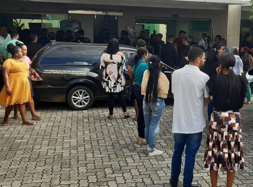 PM assassinado em pagode é sepultado com muita comoção