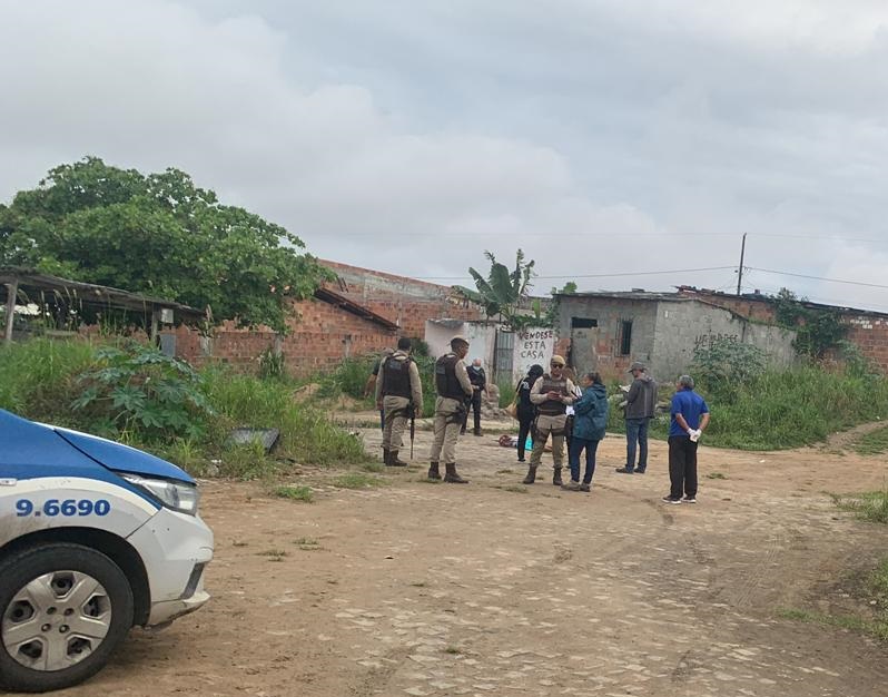 Homem é assassinado na invasão da alimba