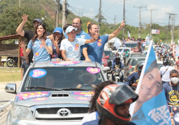 De hoje a oito é 44’, lembra ACM Neto em carreatas em Salvador e Dias D’Ávila