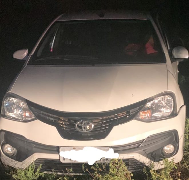 Dois homens são encontrados mortos dentro de carro no Papagaio