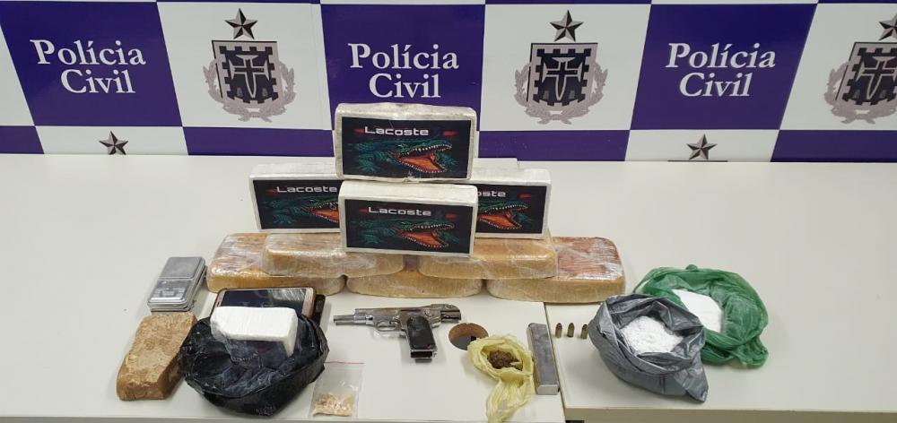 Flagrante: polícia apreende R$ 200 mil em drogas no bairro Mangabeira