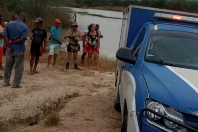 Corpo é encontrado boiando em lagoa na zona rural de Feira