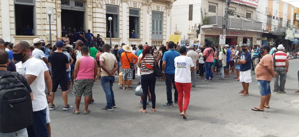 Donos de boxes do Shopping Popular fazem grande protesto no centro da cidade