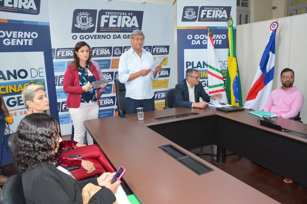 Prefeito empossa membros dos Conselhos da Juventude e da Criança e do Adolescente