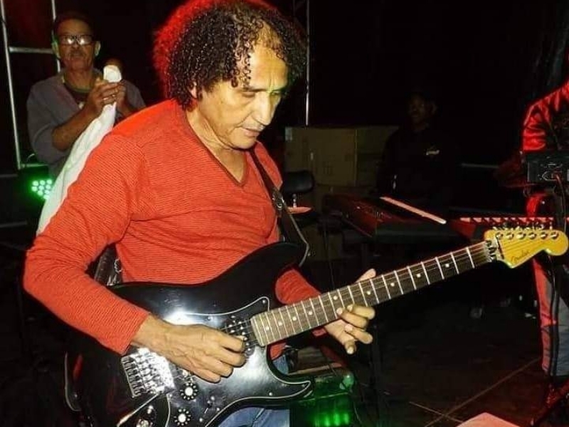 Morre músico de Edson Gomes que teve parada cardíaca em cima do palco, antes do início de show em João Pessoa