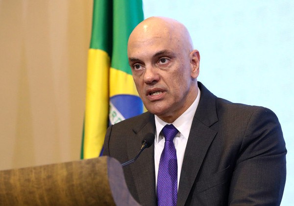 Moraes envia à PGR pedido de impeachment do ministro da Defesa