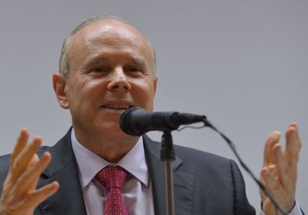 Guido Mantega pede desligamento da equipe de transição