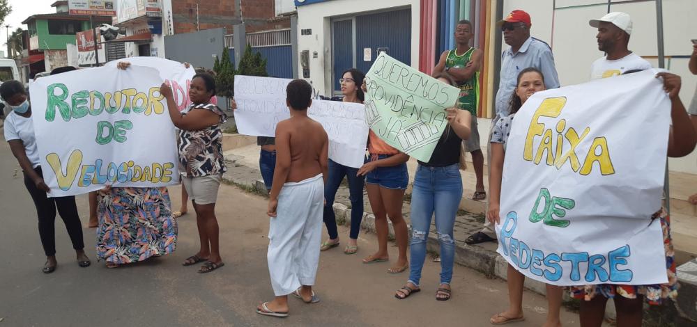 Após atropelamentos comunidade se manifesta solicitando redutor de velocidade na avenida Ayrton Senna