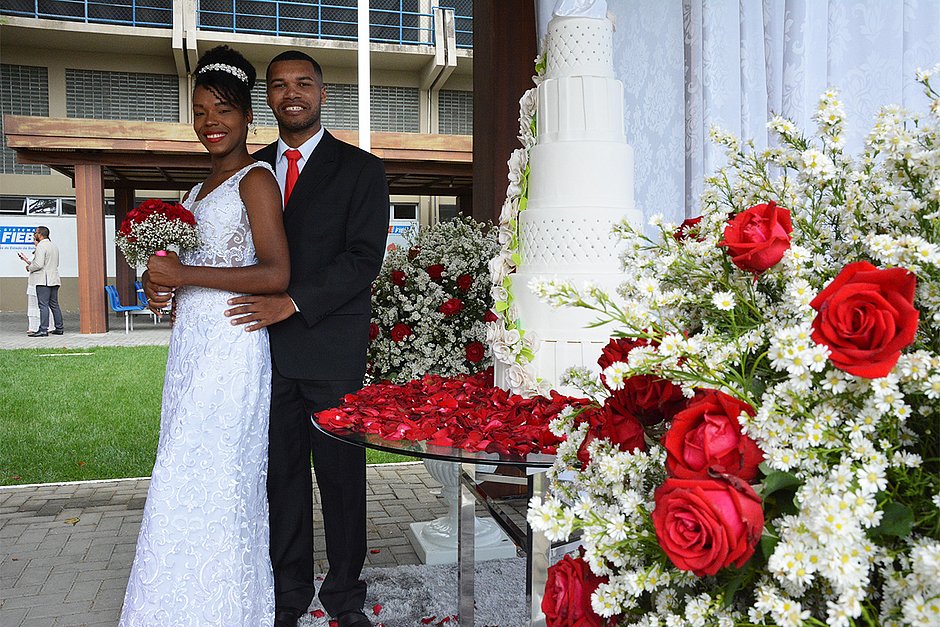 Mais 130 casais participam de casamento coletivo em Feira de Santana na quinta (24)
