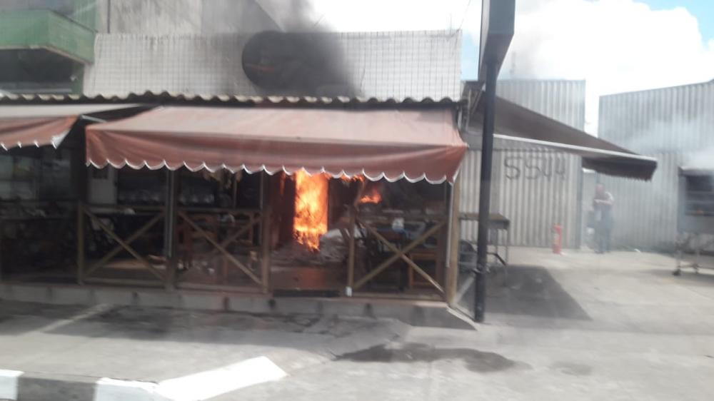 Restaurante Tempero do Marido pega fogo em Feira de Santana