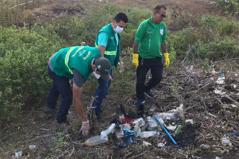 Secretaria de Meio Ambiente recolhe lixo descartado no Rio Jacuípe 